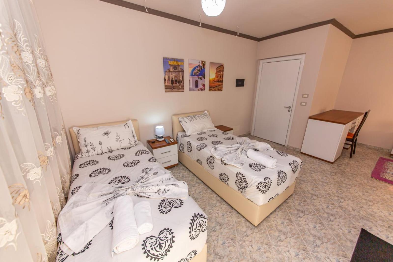 Flores Durrës